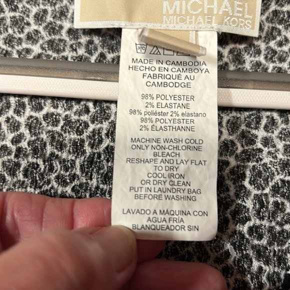 Michael Michael Kors Ladies Top/Blouse/Cape Black & White Size 2X/3X - Picture 8 of 11